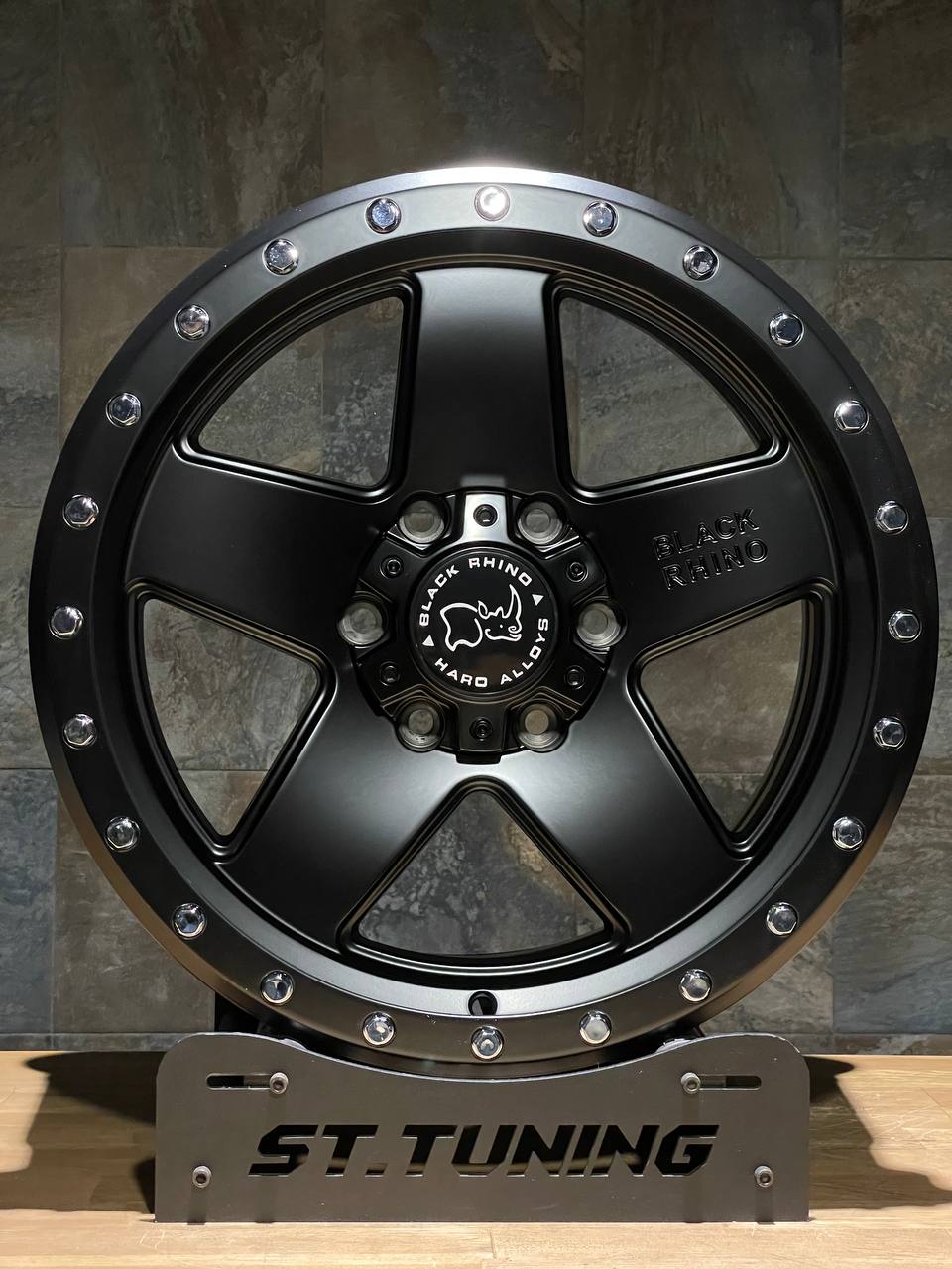 Диск Replica ST Black Rhino 9х18 6/139,7 et15 110,1 Matt Black+Chrome Rivets Д004815